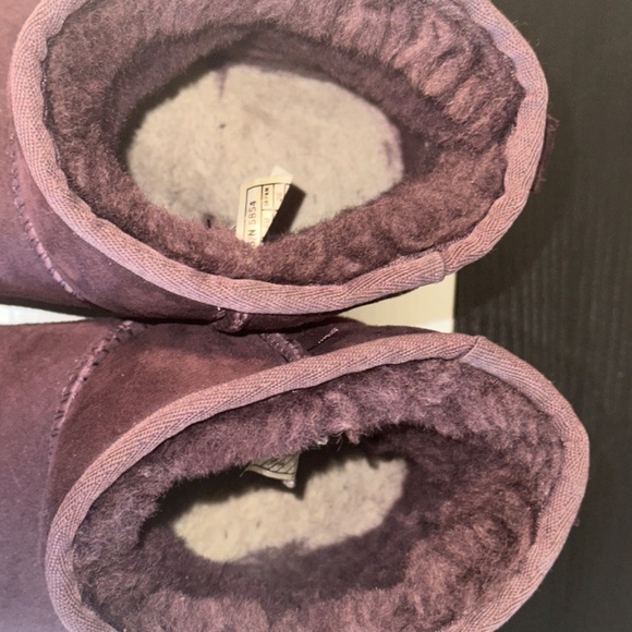 Uggs Women Boots - Picture 4 of 10